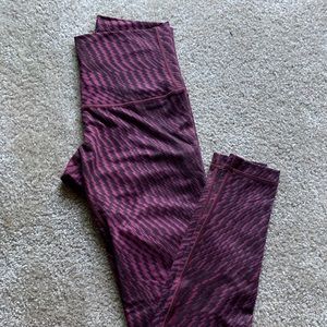 Lululemon leggings 7/8 size 6 maroon